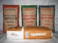 Цемент в мешках и бегах.
